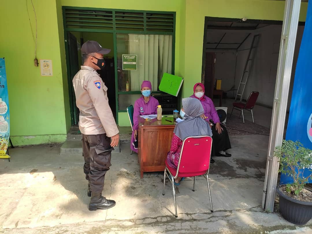 Cegah penyebaran virus covid 19, Polres Boyolali monitoring Warga di Kemusu ikut Vaksinasi.