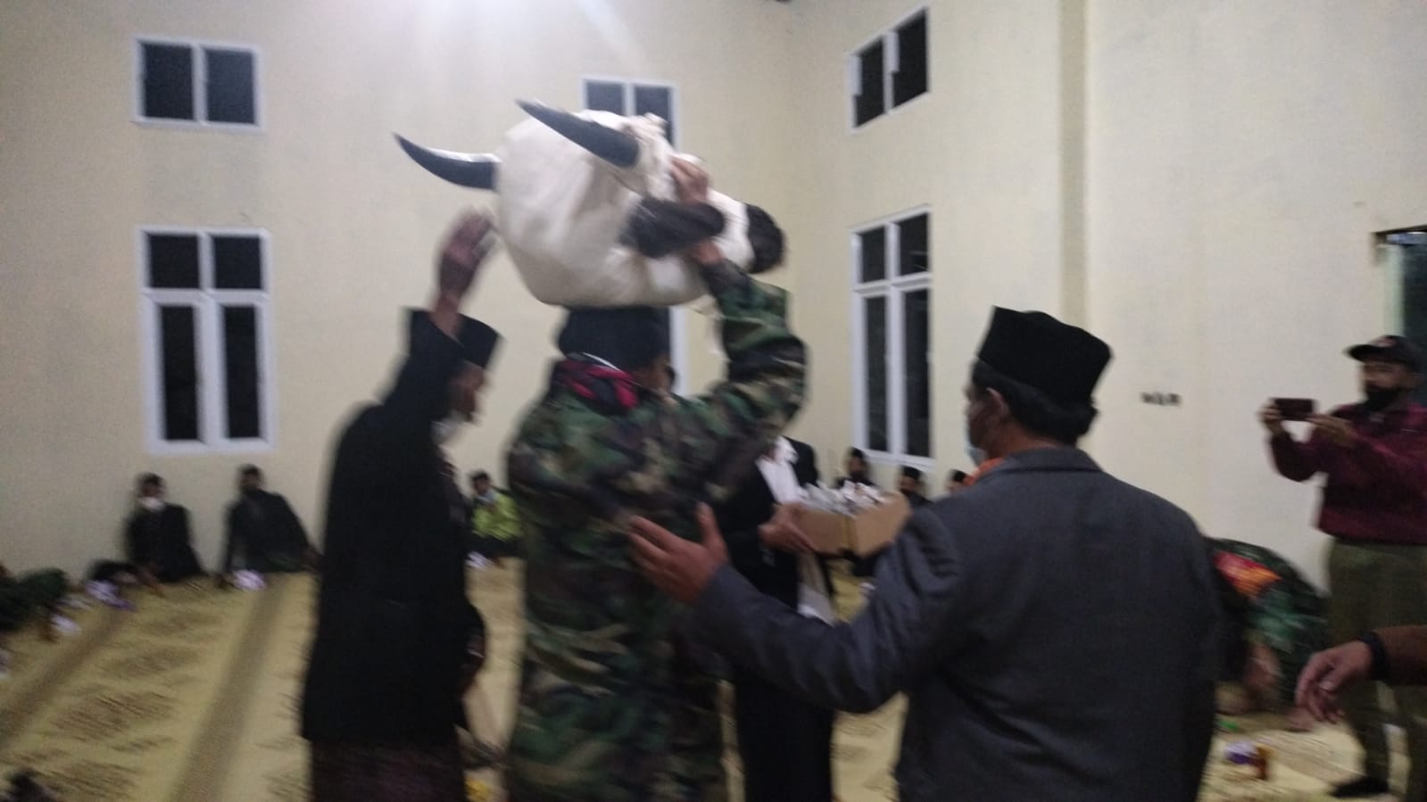 Ritual Sedekah Gunung Merapi Dalam Rangka Menyambut Malam Tahun Baru 1 Muharam 1443 Hijriah Secara Prokes