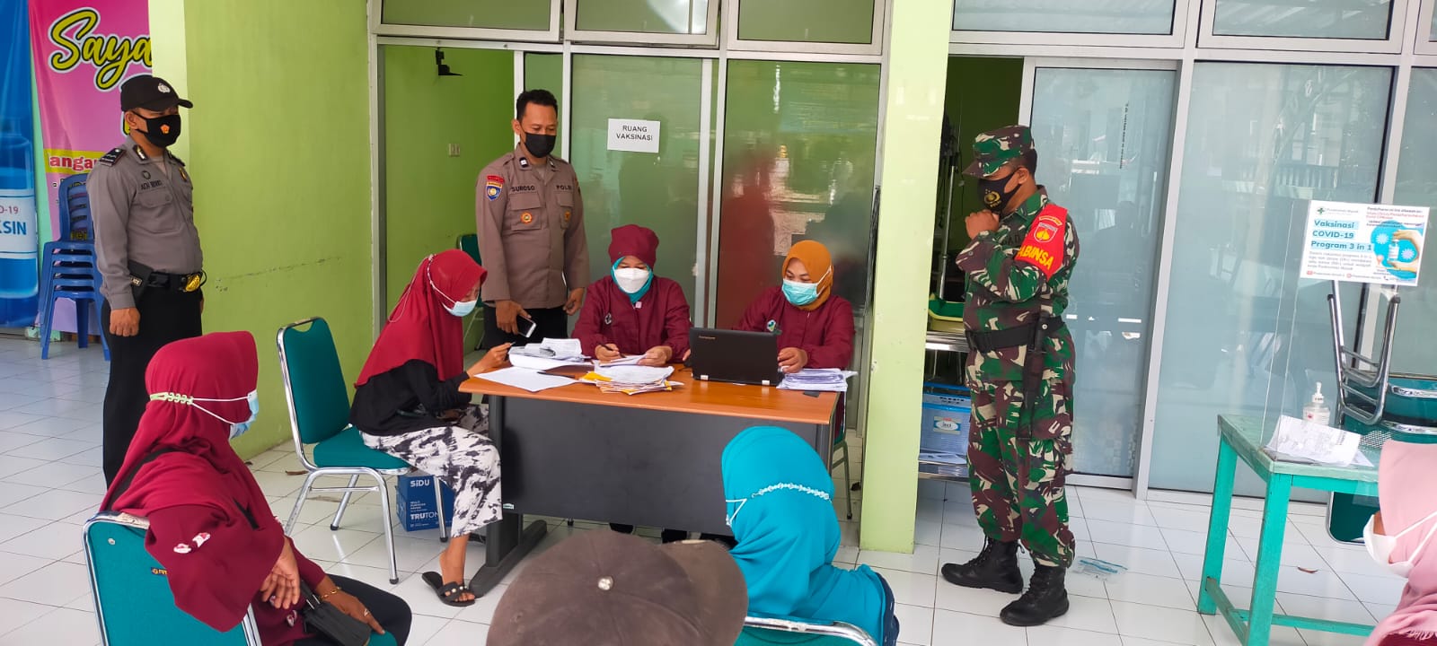 Polres Boyolali Monitoring Grebeg Vaksinasi Merdeka Candi Pasar Drajitan di Puskesmas Musuk