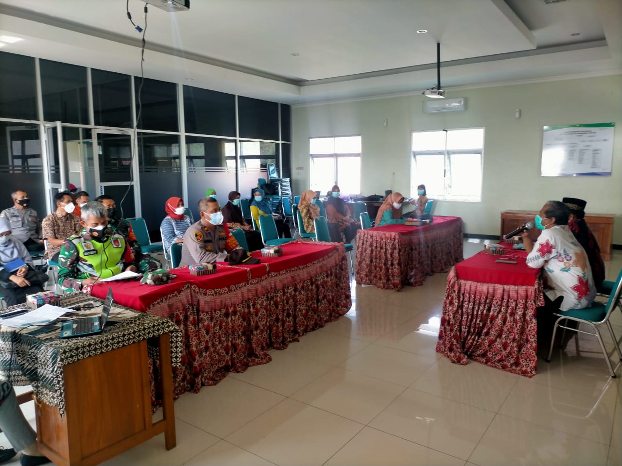 Kapolsek Cepogo Polres Boyolali Hadiri Pembinaan Paramedis Praktek Swasta di Puskesmas Cepogo