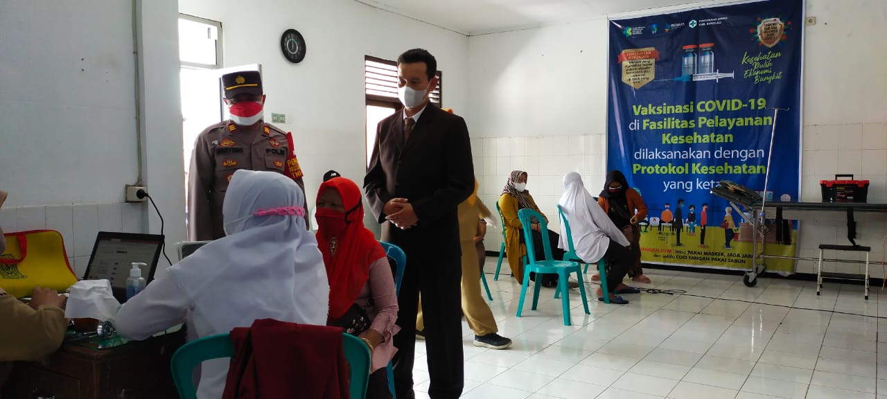 Polres Boyolali Monitoring Vaksinasi 3 In One Puskesmas Ampel