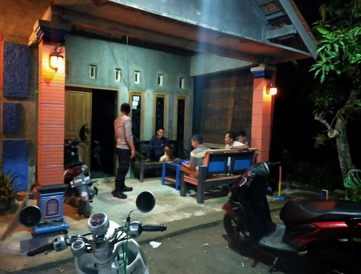 PATROLI MALAM HARI, POLSEK JUWANGI TERUS INGATKAN MASYARAKAT PATUHI PROKES COVID-19