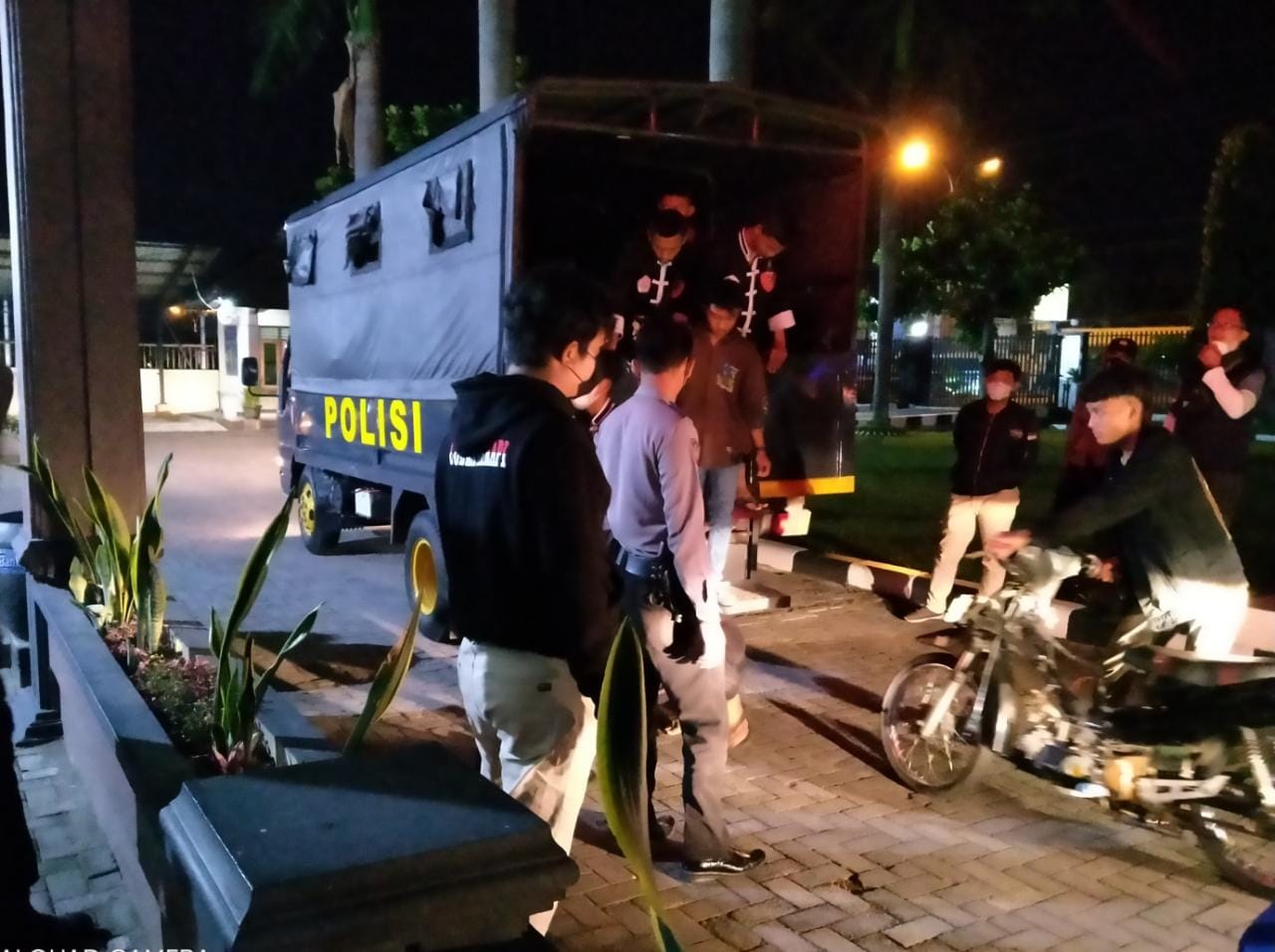 Arak – Arakan Bawa Senjata Tajam, Pesilat Diamankan Polisi