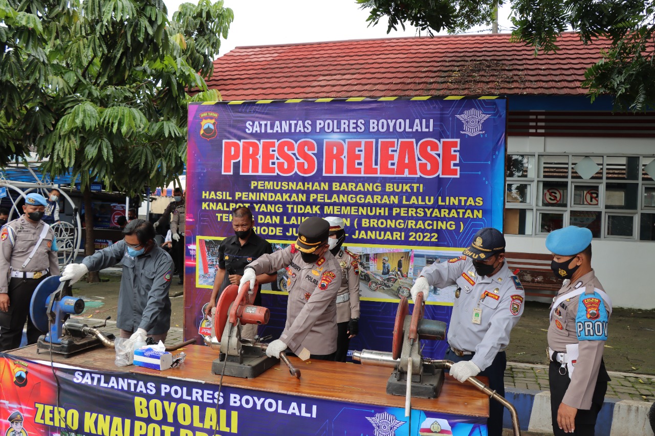300 Buah Knalpot Brong/Racing Hasil Razia di Musnahkan Satlantas Polres Boyolali