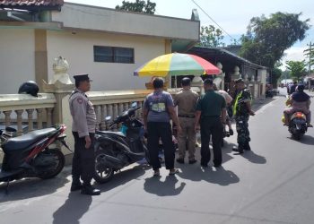 Sebabkan Kemacetan dan Mengganggu Pengguna Jalan, PKL di Pinggir Jalan di Tertibkan Petugas Gabungan