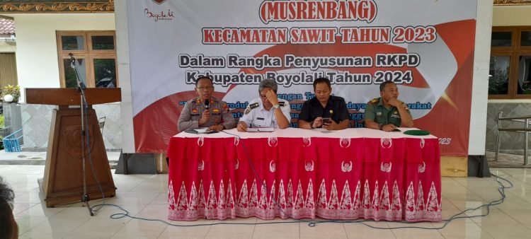 Ingin Dekat dengan Masyarakat, Kapolsek Sawit adakan Jumat Curhat