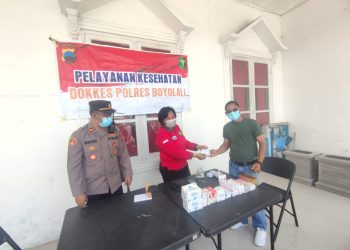 Kecamatan Selo Boyolali Hujan Abu Vulkanik, Polres Boyolali dan Brimob Polda Jateng Bagikan Masker Secara Gratis dan Dirikan Posko Kesehatan