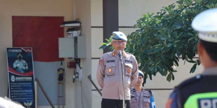 Kasipropam Bersama Anggota Provos Polres Boyolali Lakukan Gaktibplin Pemeriksaan Sikap Tampang Dan Kelengkapan Anggota, Usai Apel pagi.