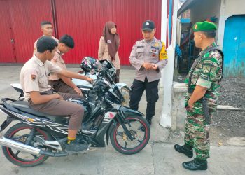 Bhabinkamtibmas Polsek Sambi Giat Sambang Dialogis, Pastikan Wilayah Binaannya Aman.