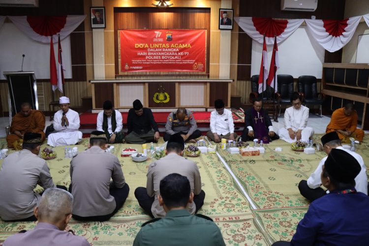 Polres Boyolali Doa bersama dengan pemuka agama dalam rangka Hari Bhayangkara ke 77.