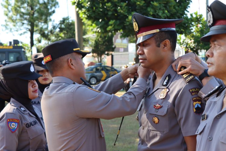 Kapolres Pimpin Upacara Korp Rapot Kenaikan Pangkat Pengabdian dan Reguler Polres Boyolali TMT 1 Juli 2023