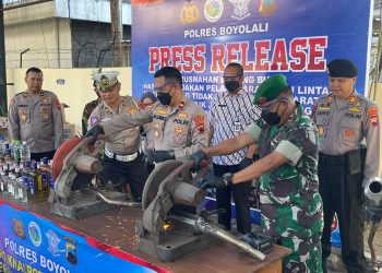 Polres Boyolali Musnahkan Sitaan Giat KRYD Berupa Knalpot Brong/Racing Dan Minuman Beralkohol Di Hari Bhayangkara ke 77