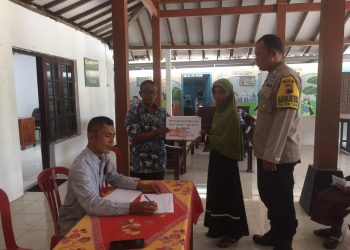 Bhabinkamtibmas Boyolali Monitoring Penyaluran Bantuan BLT DD Agar Transparan dan Tepat Sasaran di Desa Trosobo