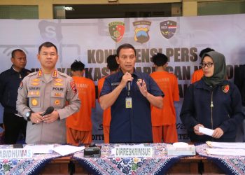 Polda Jateng Tangkap Peretas HP Modus Sebarkan File APK, Empat Orang Pelaku Ditangkap Petugas