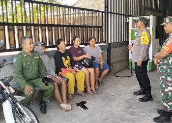 GUNA PENCEGAHAN KEBAKARAN RUMAH DAN LAHAN KERING BHABINKAMTIBMAS SOSIALISASI DI DESA KLEWOR