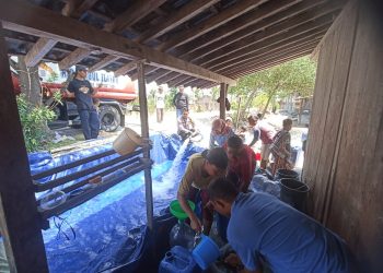 Hujan Tak Kunjung Tiba, Desa Jatilawang Kedatangan Air Bersih