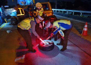 Polisi Olah TKP Kecelakaan KM486 A yang Menewaskan 2 Orang