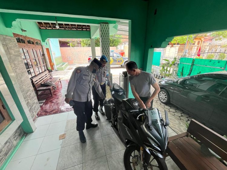 Provos Polsek Mojosongo Cek Kendaraan Personel dan Keluarga Anggota Polri