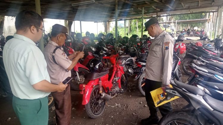 Penempelan Maklumat Kapolda Jateng dan Pengecekan Knalpot Motor Karyawan di PT Adetex Teras Boyolali