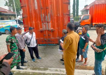 Polisi Amankan Dengan Ketat Kedatangan Logistik Pemilu 2024 di PPK Cepogo, Boyolali