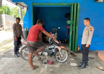 Pemasangan Stiker Imbauan Larangan Pemasangan Knalpot Tidak Sesuai Spektek Di Wilayah Andong