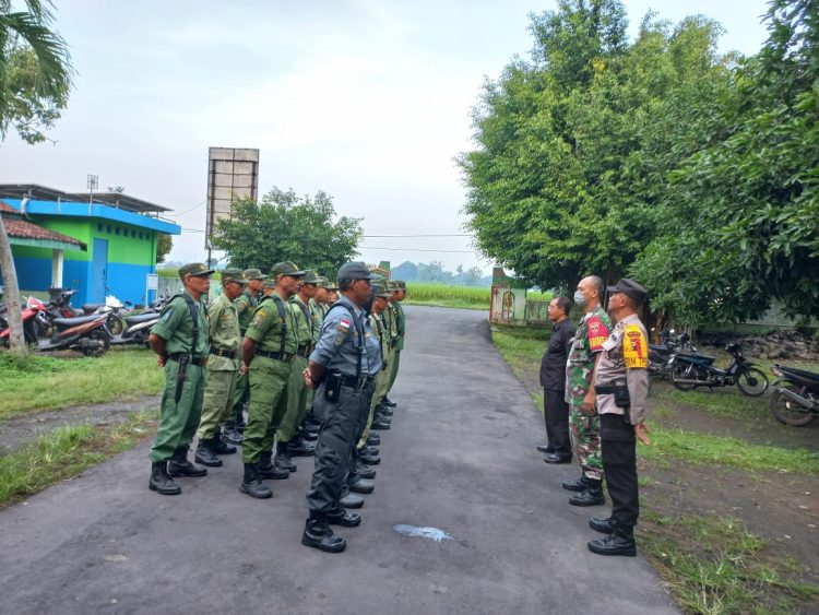 Pengamanan TPS Desa Cepokosawit Dalam Rangka Pemilu 2024