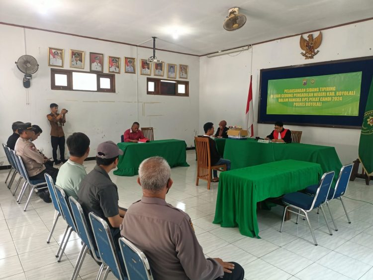 Polres Boyolali Gelar Sidang Tipiring, diluar gedung pengadilan negeri boyolali dalam rangka Ops Pekat Candi 2024