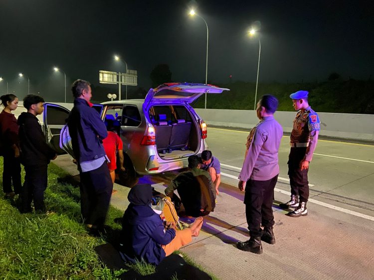 Patroli Jalan Tol Jaga Kamseltibcarlantas Jelang Buka Puasa Dan Sahur Di Jam Rawan