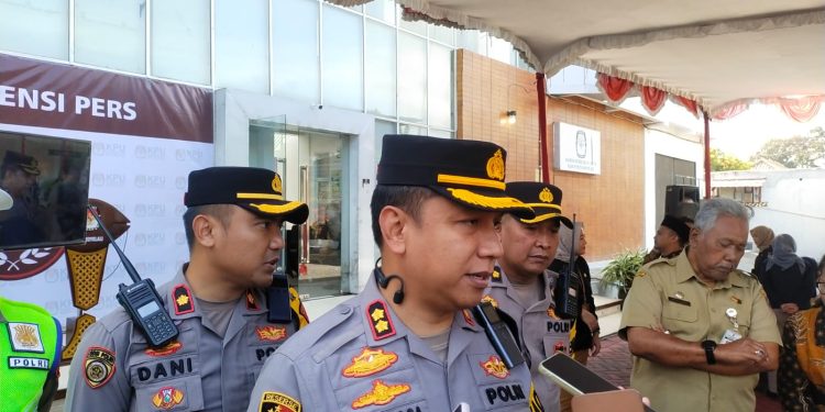 Polres Boyolali Siap Siaga: Pengamanan Pendaftaran Bakal Calon Bupati dan Wakil Bupati 2024 Dimulai di KPU