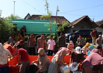 “Matur” Mas Kapolres Tilik Ndeso: Kapolres Boyolali Salurkan Bantuan Air Bersih di Kecamatan Juwangi
