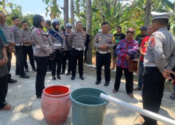 Sambut Hari Jadinya ke 69 Satlantas Polres Boyolali, Gelar Baksos Penyaluran Air Bersih dan Pembagian Bibit Pohon di Desa Bercak