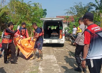 Polisi Bersama Tim SAR Akhirnya Temukan Jenazah Anak Tenggelam di Embung Krobokan Juwangi, Setelah Pencarian 12 Jam