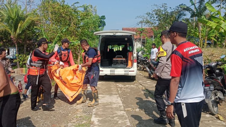 Polisi Bersama Tim SAR Akhirnya Temukan Jenazah Anak Tenggelam di Embung Krobokan Juwangi, Setelah Pencarian 12 Jam