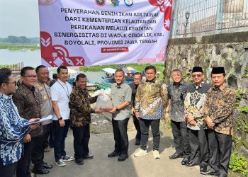 Dialog Kebangsaan: BNPT dan Polres Boyolali Bersinergi untuk Nelayan waduk Cengklik Tebar 100.000 Benih Ikan