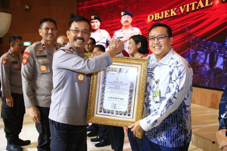 Penyerahan Sertifikat Audit Sistem Manajemen Pengamanan Objek Vital Nasional: 15 Perusahaan Raih Gold Reward