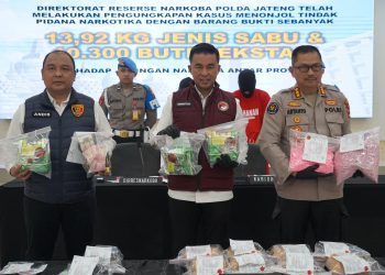 Sembunyikan Belasan Kilo Sabu di Dasbord Mobil, 2 Kurir Narkotika Ditangkap Polisi di Pelabuhan Tanjung Emas