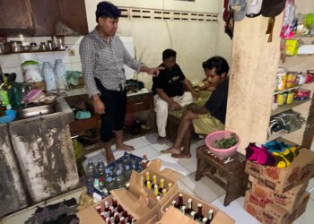 Cegah Gangguan Kamtibmas: Satresnarkoba Berhasil Amankan puluhan botol Miras Ilegal