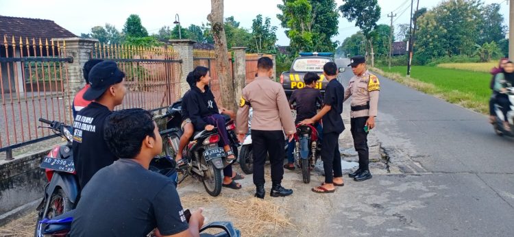 Cegah kenakalan remaja di bulan Romadhan, Kapolsek Sambi Gelar Silaturahmi dengan Tokoh Masyarakat dan Pemuda Desa Demangan