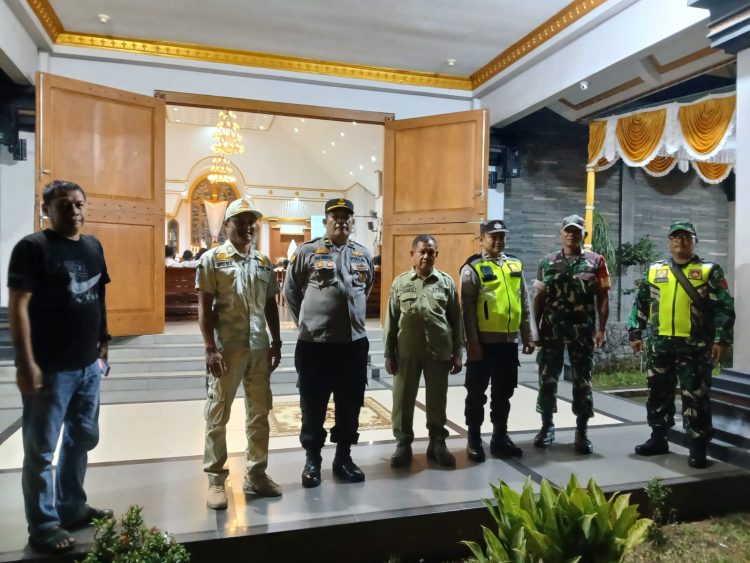 Polsek Simo Amankan Ibadah Kamis Putih di Dua Gereja di Simo, Boyolali: Rangkaian Paskah Berjalan Aman dan Khidmat