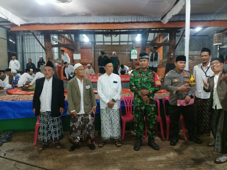 Cooling System Pasca May Day, Polsek Mojosongo Hadiri Pengajian Maulid Nabi dan Haul Ulama Besar