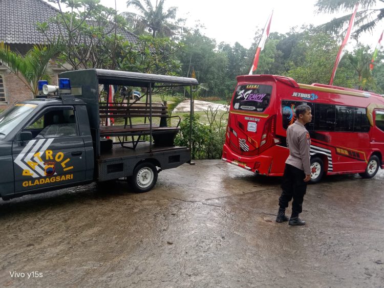 Polres Boyolali Melaksanakan Pengamanan Keberangkatan Rombongan Umat Budha Menuju Puncak Ibadah Waisak di Candi Sewu