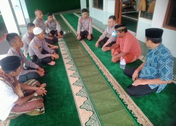 Safari Jumat di Masjid Bhaitul Mukmin, Bhabinkamtibmas Jalin Silaturahmi dan Dapat Apresiasi dari Tokoh Agama