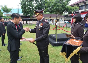 Kapolres Boyolali Beri Penghargaan kepada Personel Berprestasi di Momen Harkitnas
