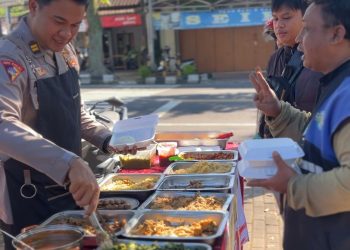 Dedikasi seorang polisi boyolali dengan mempersembahkan warung makan gratis untuk masyarakat