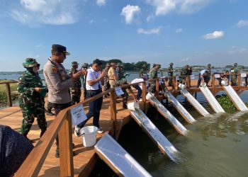 20 Ribu Benih Ikan Ditebar, 1.000 Pohon Ditanam: Kapolres Boyolali Dukung Aksi Hijau di Waduk Cengklik