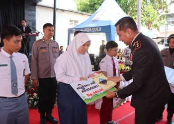 Primkoppol Boyolali Serahkan Beasiswa dan Hadiah Lomba untuk Putra-Putri Anggota Polres Boyolali Berprestasi
