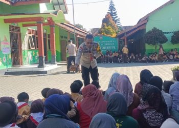 Polisi Ajak Siswa SD Tarubatang Jauhi Bullying dan Judi Online Sejak Dini