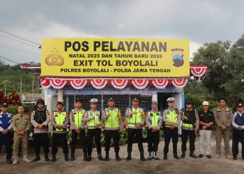 Kapolres Boyolali cek kesiapan perlengkapan dan penampilan personel pos pelayanan Ops Lilin Candi 2025