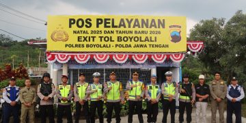 Kapolres Boyolali cek kesiapan perlengkapan dan penampilan personel pos pelayanan Ops Lilin Candi 2025