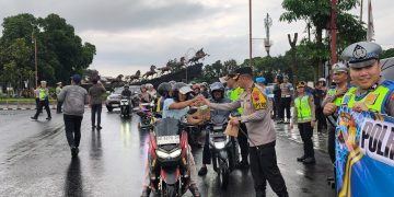 Polres Boyolali Tebar Kepedulian di Bulan Suci, Kapolres Turun Langsung Bagikan Takjil